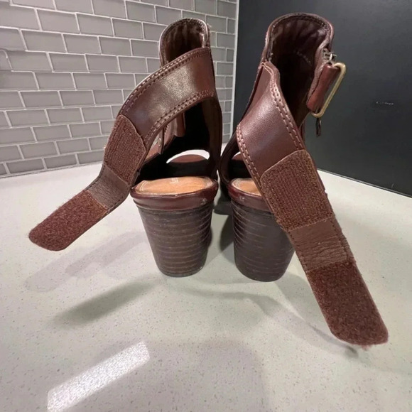Baretraps Brown Leather Thick Heel Sandal Size 10 - Picture 9 of 10